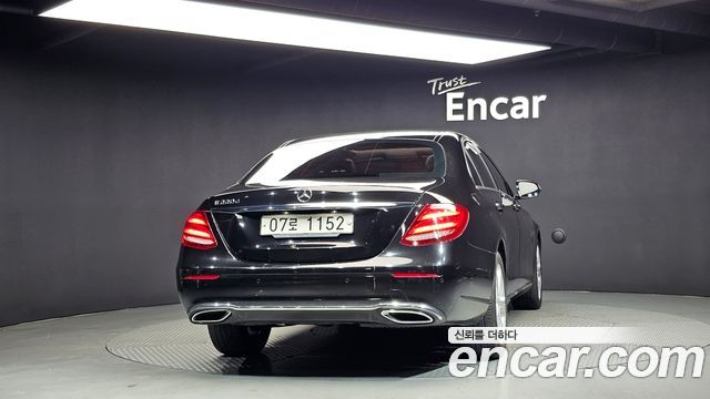 Mercedes-Benz E-Class E220d Avantgarde — пробег 151 013 км — фото 4 из 5