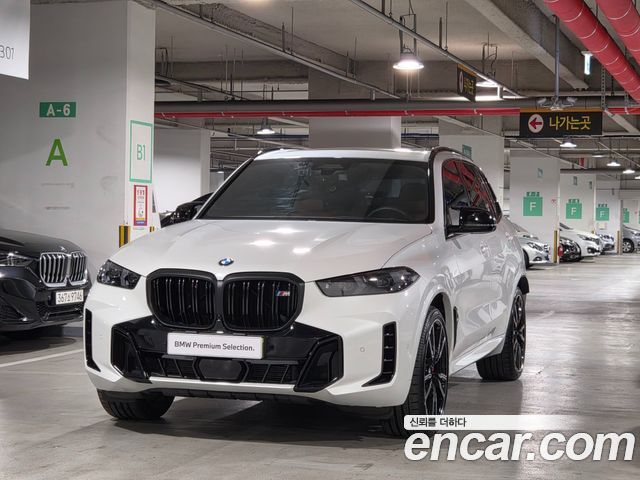 BMW X5 M60i — пробег 4 810 км — фото 1 из 5