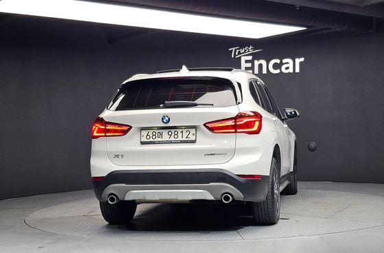 BMW X1 xDrive 20d xLine — пробег 124 927 км — фото 4 из 5
