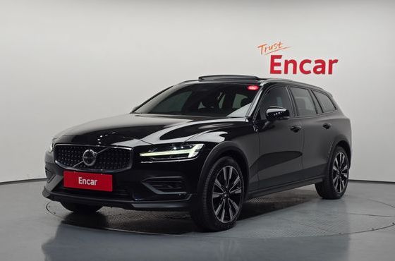 Volvo V60 B5 Ultra AWD — пробег 12 822 км — фото 1 из 5