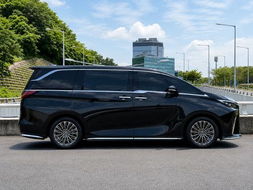 Lexus LM 500h Royal — пробег 20 500 км — фото 5 из 5