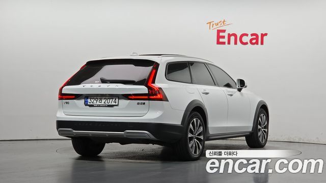 Volvo V90 B5 Pro AWD — пробег 76 521 км — фото 2 из 5