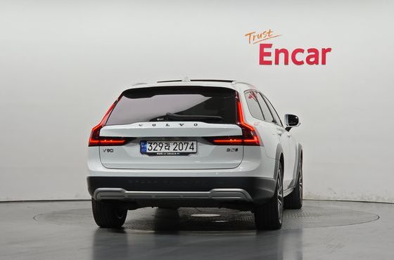 Volvo V90 B5 Pro AWD — пробег 76 521 км — фото 4 из 5