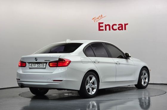 BMW 3-Series 320i — пробег 123 905 км — фото 2 из 5
