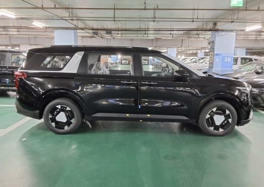 Kia Carnival HEV 9 seater Prestige — пробег 1 км — фото 2 из 5