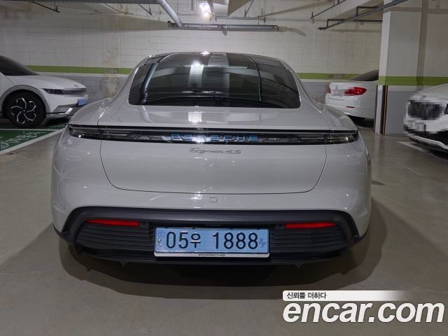 Porsche Taycan 4S — пробег 34 710 км — фото 3 из 5