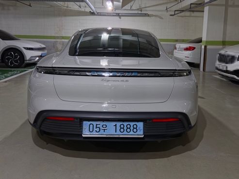 Porsche Taycan 4S — пробег 34 710 км — фото 3 из 5