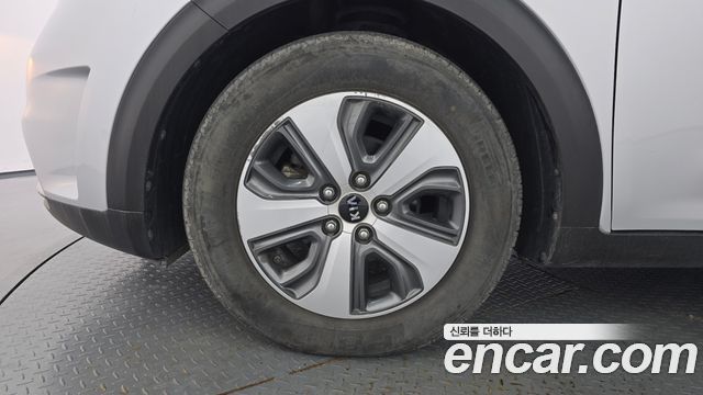Kia Niro Prestige — пробег 111 693 км — фото 5 из 5