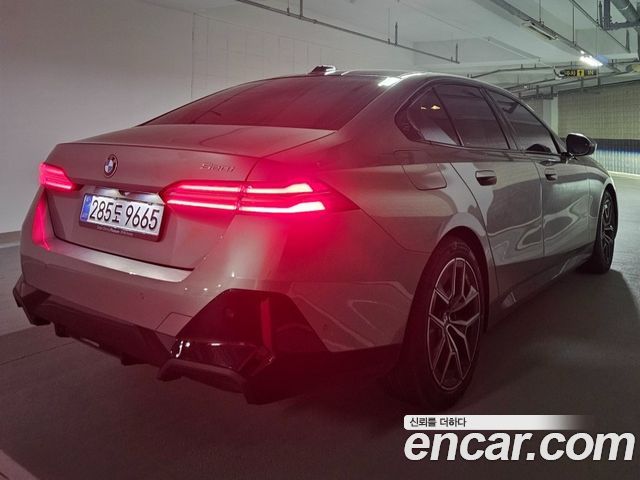 BMW 5-Series 520i M Sport — пробег 4 000 км — фото 4 из 5