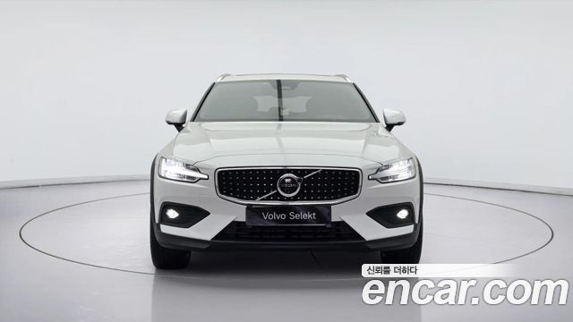 Volvo V60 B5 Ultra AWD — пробег 874 км — фото 2 из 5