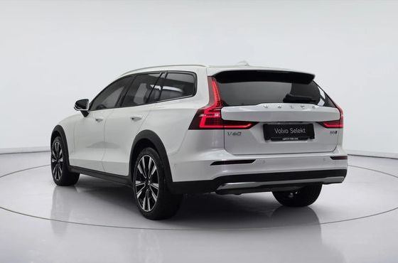 Volvo V60 B5 Ultra AWD — пробег 874 км — фото 3 из 5