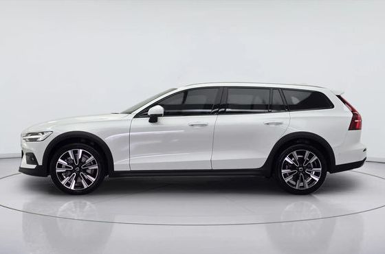 Volvo V60 B5 Ultra AWD — пробег 874 км — фото 5 из 5