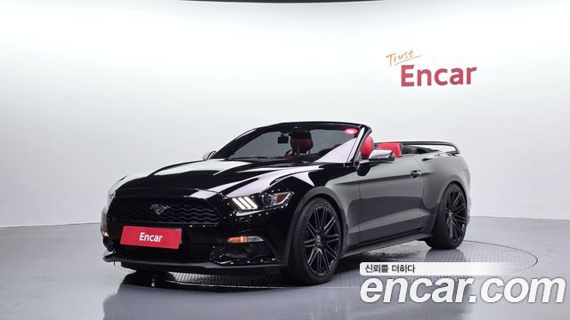 Ford Mustang Convertible — пробег 95 021 км — фото 1 из 5