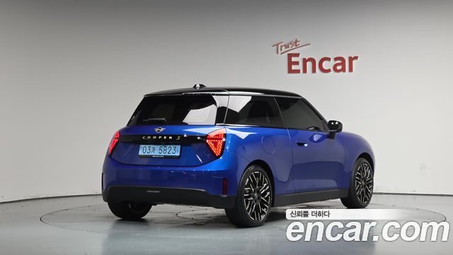 Mini Cooper SE Favoured — пробег 9 857 км — фото 2 из 5