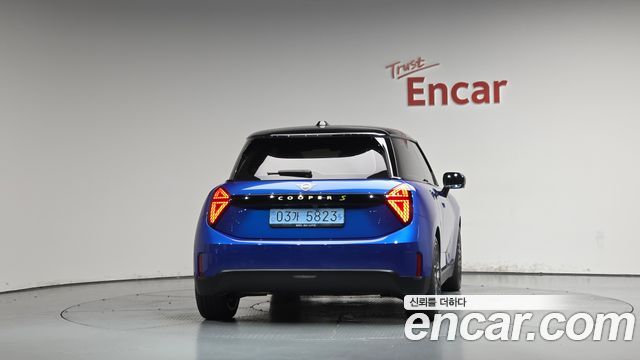 Mini Cooper SE Favoured — пробег 9 857 км — фото 4 из 5