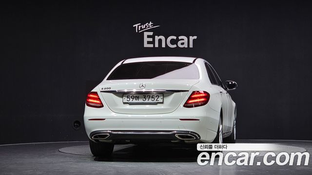 Mercedes-Benz E-Class E200 Avantgarde — пробег 111 146 км — фото 4 из 5