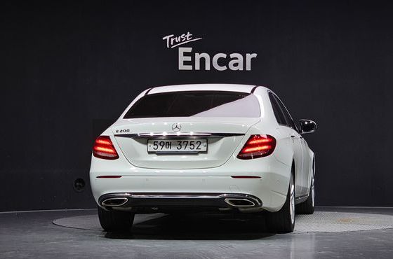 Mercedes-Benz E-Class E200 Avantgarde — пробег 111 146 км — фото 4 из 5