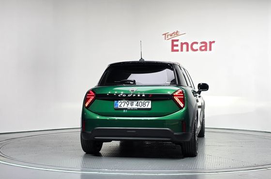 Mini Cooper 5 Door Favoured — пробег 7 323 км — фото 4 из 5