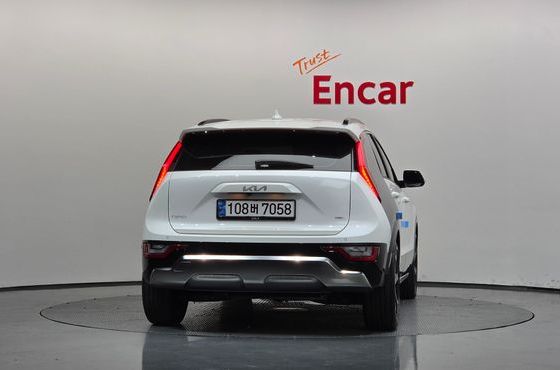 Kia Niro Signature — пробег 12 292 км — фото 4 из 5