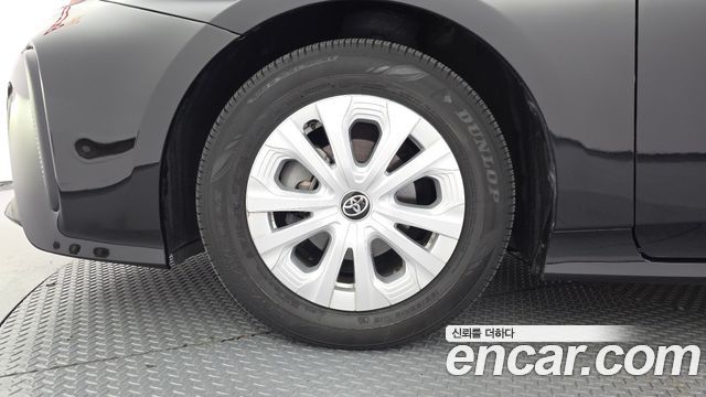 Toyota Prius 1.8 — пробег 66 820 км — фото 5 из 5
