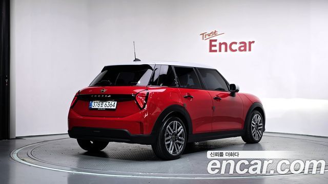 Mini Cooper 5Door Classic — пробег 6 365 км — фото 2 из 5