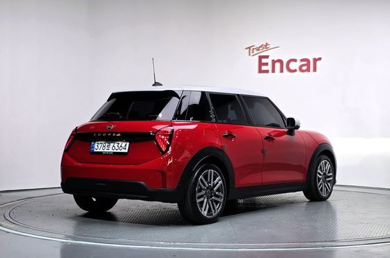 Mini Cooper 5Door Classic — пробег 6 365 км — фото 2 из 5