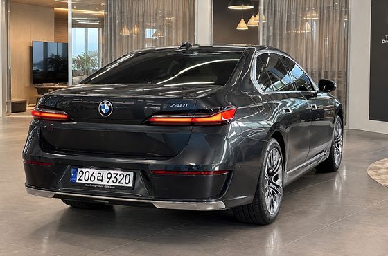 BMW 7-Series 740i sDrive Design Pure Excellence — пробег 14 804 км — фото 2 из 5