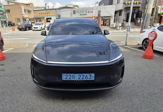 Tesla Model Y Premium RWD — пробег 2 039 км — фото 1 из 5