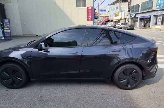 Tesla Model Y Premium RWD — пробег 2 039 км — фото 4 из 5