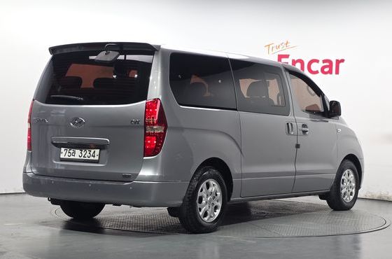 Hyundai Starex 12-Seater Wagon CVX Luxury — пробег 65 461 км — фото 2 из 5