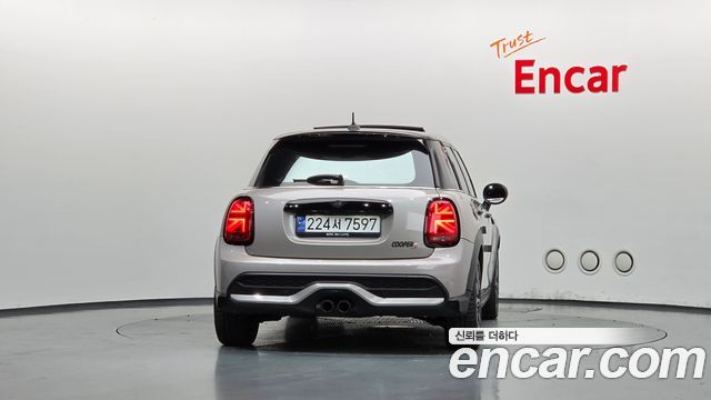 Mini Cooper 5Door Classic Third Generation — пробег 49 767 км — фото 4 из 5