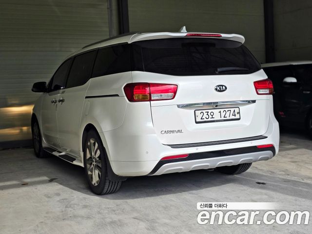 Kia Carnival 9-seater Prestige — пробег 97 915 км — фото 2 из 5