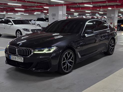 BMW 5-Series 530e M Sport — пробег 67 018 км — фото 1 из 5