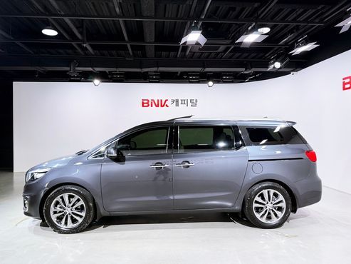 Kia Carnival 7-seater Limousine VIP — пробег 204 370 км — фото 3 из 5