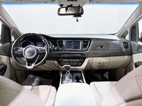 Kia Carnival 7-seater Limousine VIP — пробег 204 370 км — фото 4 из 5