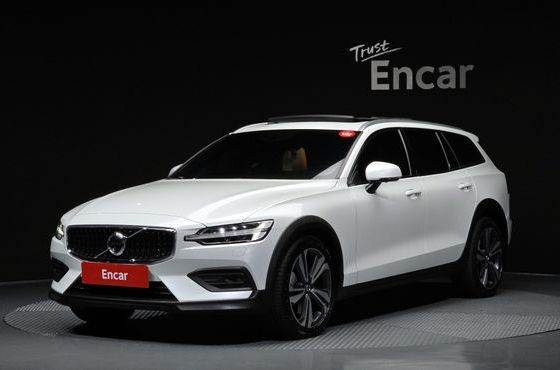 Volvo V60 B5 AWD — пробег 18 158 км — фото 1 из 5