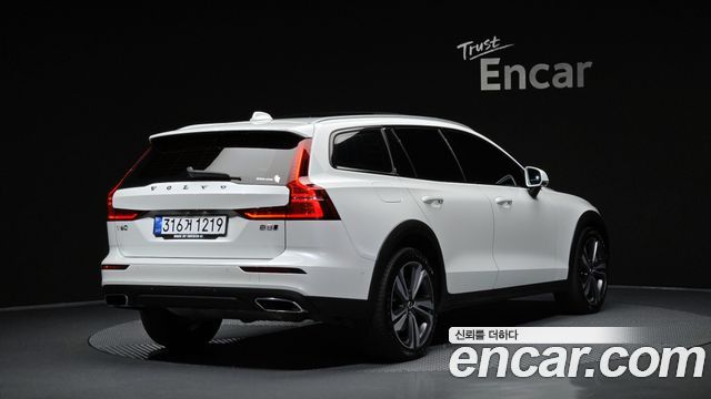 Volvo V60 B5 AWD — пробег 18 158 км — фото 2 из 5