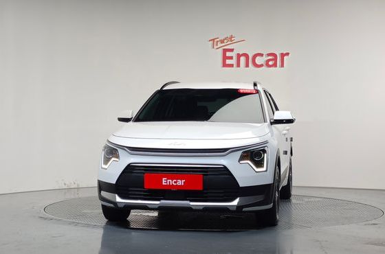 Kia Niro Prestige — пробег 27 786 км — фото 3 из 5