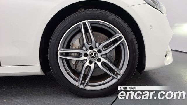 Mercedes-Benz E-Class E300 4MATIC AMG Line — пробег 66 748 км — фото 5 из 5