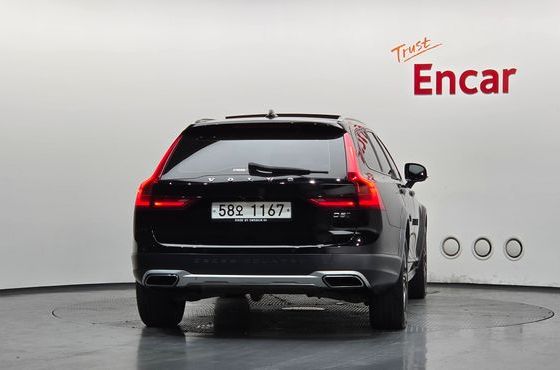 Volvo V90 D5 PRO AWD — пробег 34 537 км — фото 4 из 5