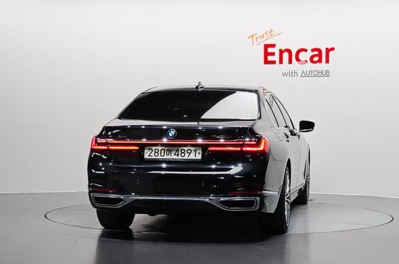 BMW 7-Series 740Li xDrive Design Pure Excellence — пробег 102 665 км — фото 4 из 5