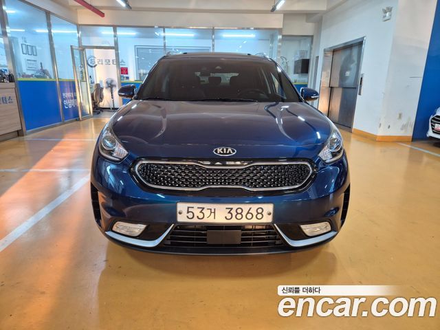 Kia Niro Prestige — пробег 99 568 км — фото 3 из 5