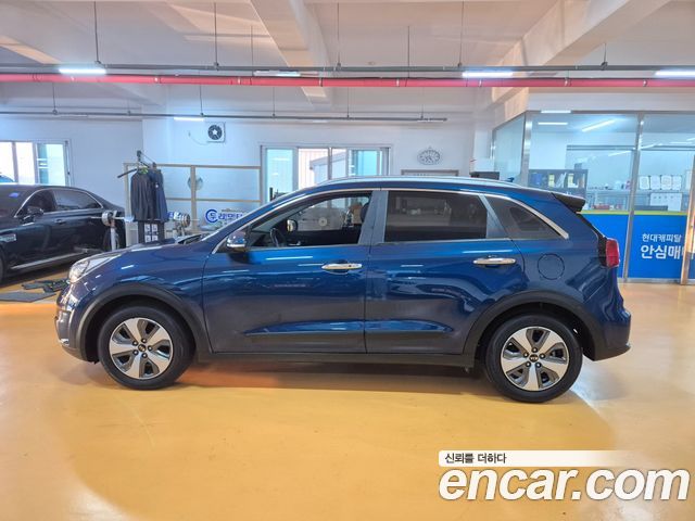 Kia Niro Prestige — пробег 99 568 км — фото 4 из 5