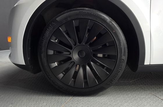 Tesla Model Y Standard Range RWD — пробег 61 327 км — фото 5 из 5