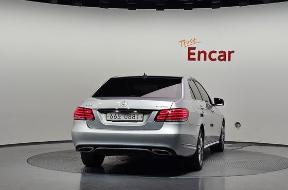 Mercedes-Benz E-Class E220 Bluetec Avantgarde — пробег 73 390 км — фото 4 из 5