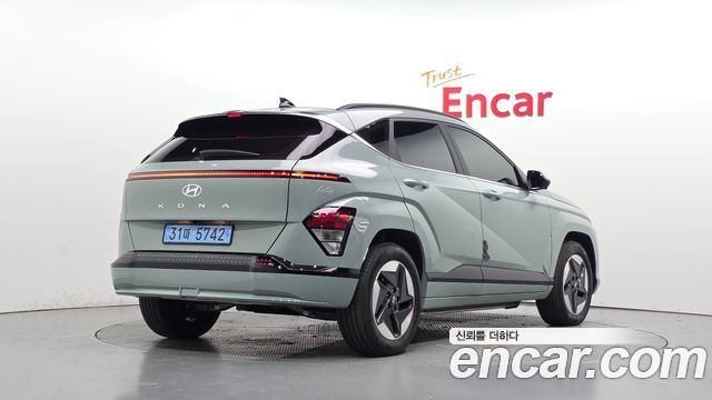 Hyundai Kona Long Range Premium — пробег 4 446 км — фото 2 из 5