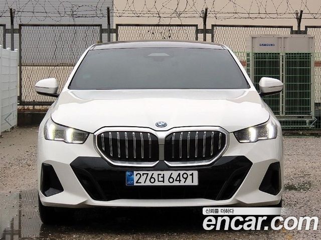 BMW 5-Series 530e M Sport — пробег 22 630 км — фото 1 из 5