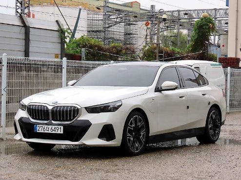 BMW 5-Series 530e M Sport — пробег 22 630 км — фото 2 из 5