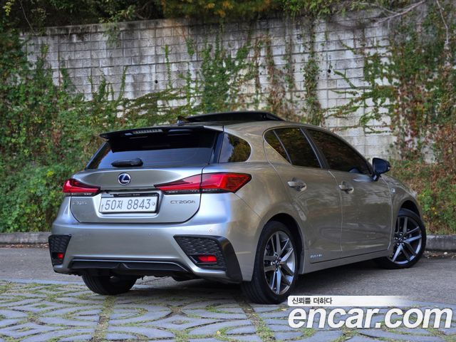 Lexus CT200h 1.8 F-Sport ZWA10 — пробег 172 808 км — фото 4 из 5