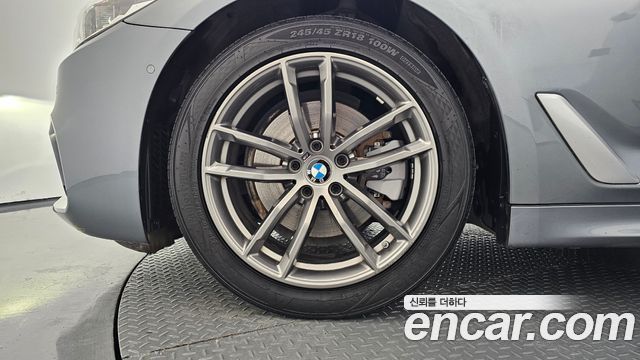BMW 5-Series 520d xDrive M Sport Package Plus — пробег 141 695 км — фото 5 из 5